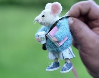 Felt Mouse Doll,Made to order, Handmade Wool Figurine, Cute Animal Figurines, Christmas Gift for Her, Personalized Doll,Fiber Art Decoration