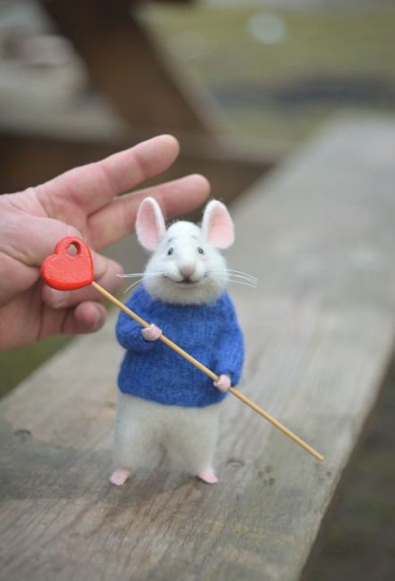 Made-to-order Wool Mouse With Heart – Valentine's Gift - Etsy