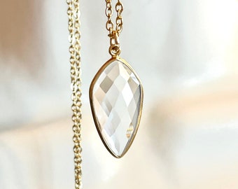 Crystal Quartz Necklace, Quartz Crystal Jewelry, Crystal Leaf Necklace, Crystal Necklace, Gifts for Her, Gemstone Necklace, Minimalist Gems