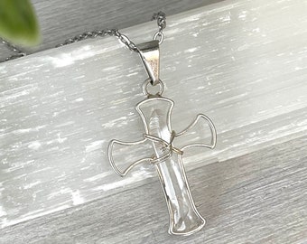 Collier Croix, Bijoux spirituels, Collier de quartz en cristal, Bijoux de baptême, Cadeau religieux, Cadeaux pour elle, Bijoux significatifs, Croix de quartz