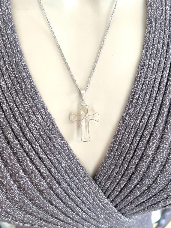 Healing crystal on sale cross necklace