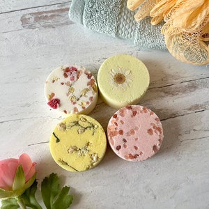 Botanical 2 oz Bath Bombs Set of 4 Pampering Spa Shower Steamers Aromatherapy Cocoa Butter Spa Bath Gift Spa Lover Spring Gift Set immagine 6