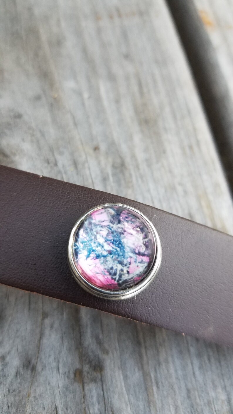 Leather Snap Bracelet With Pink Camo .. Snap Jewelry .. Pink Camouflage