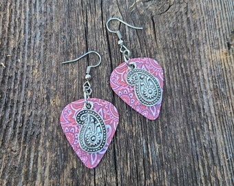 Paisley bandana print guitar pick earrings with paisley charm accent .. dangle earrings .. western earrings  .. red bandana ..