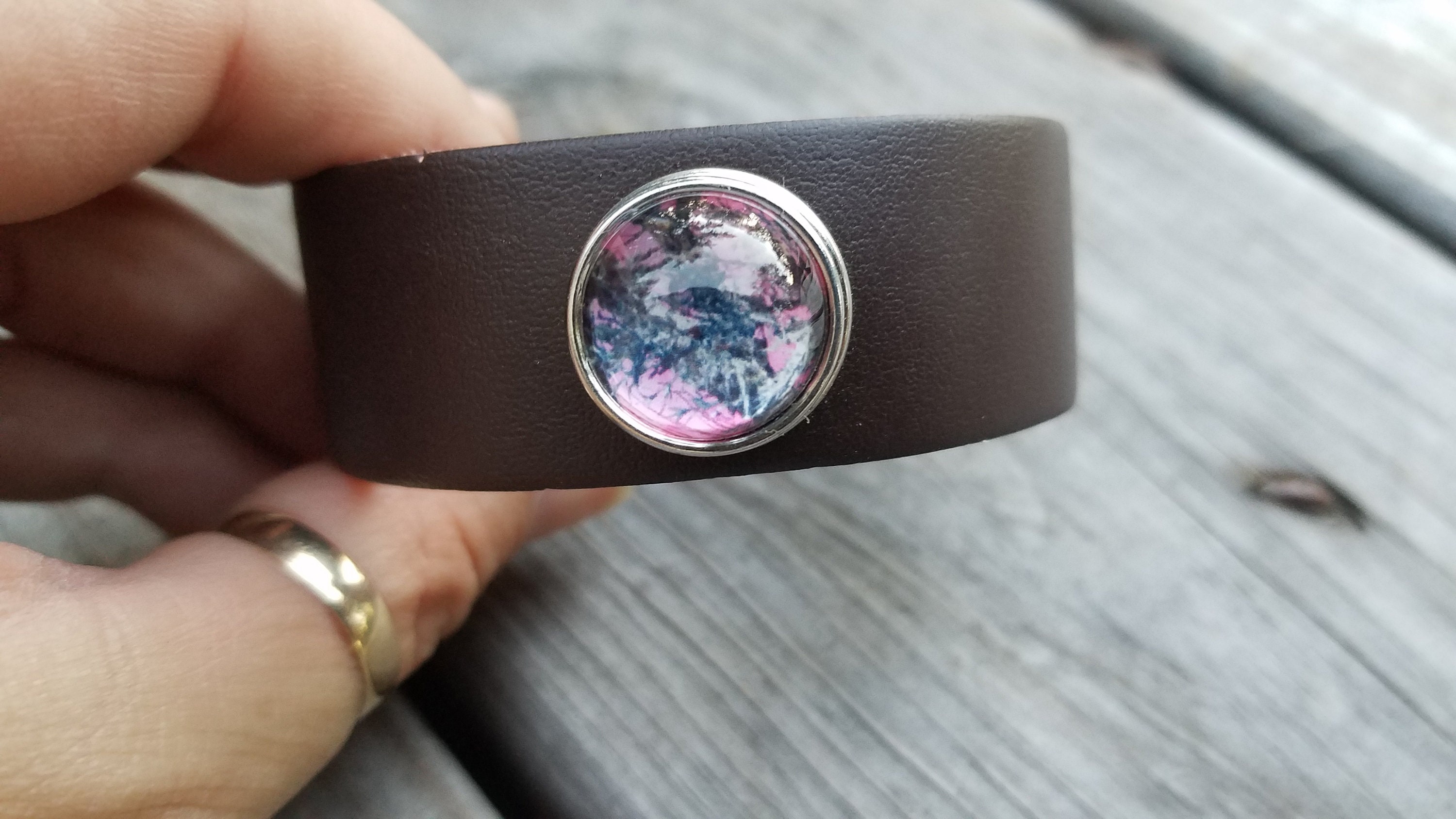 Leather Snap Bracelet With Pink Camo .. Snap Jewelry .. Pink Camouflage