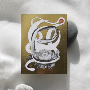 Cartão de felicitações do zodíaco dourado do ano da cobra, letras chinesas inspiradas em animais simbólicos Sumi-e pintura tinta zen aniversário ano novo