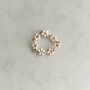 Delicate Daisy Ring: Floral Stacking Ring