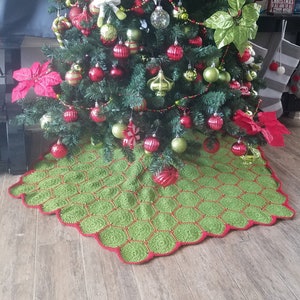 AK Crochet and Sew Hexagon Christmas Tree Skirt PATTERN