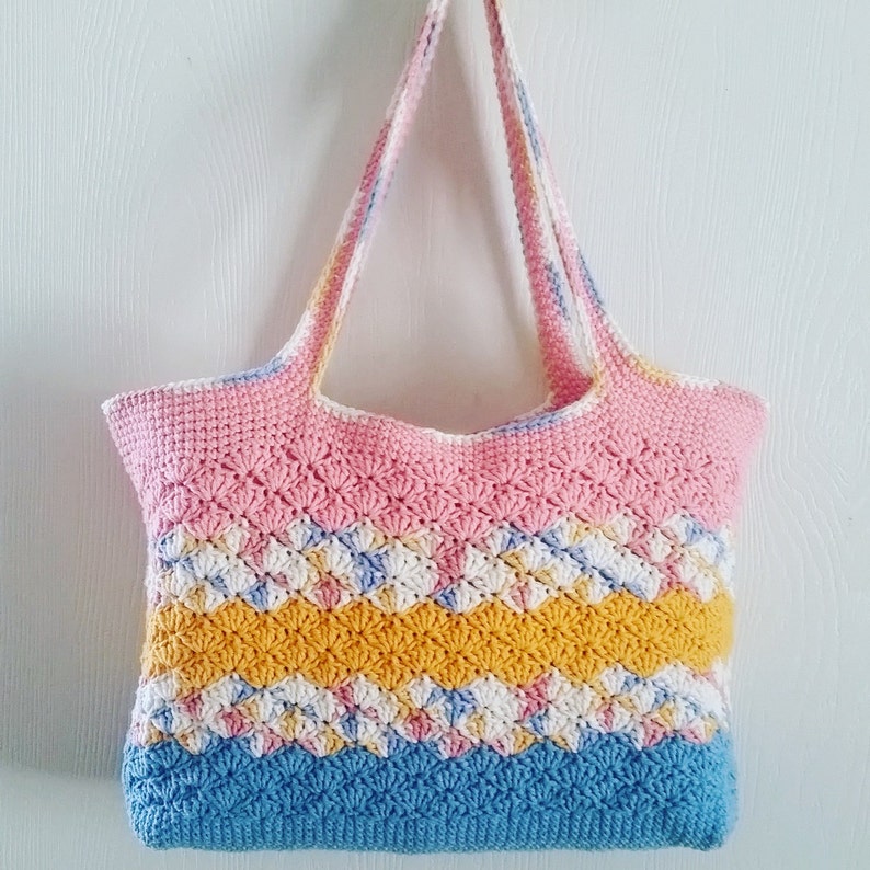 wavy crochet tote bag
