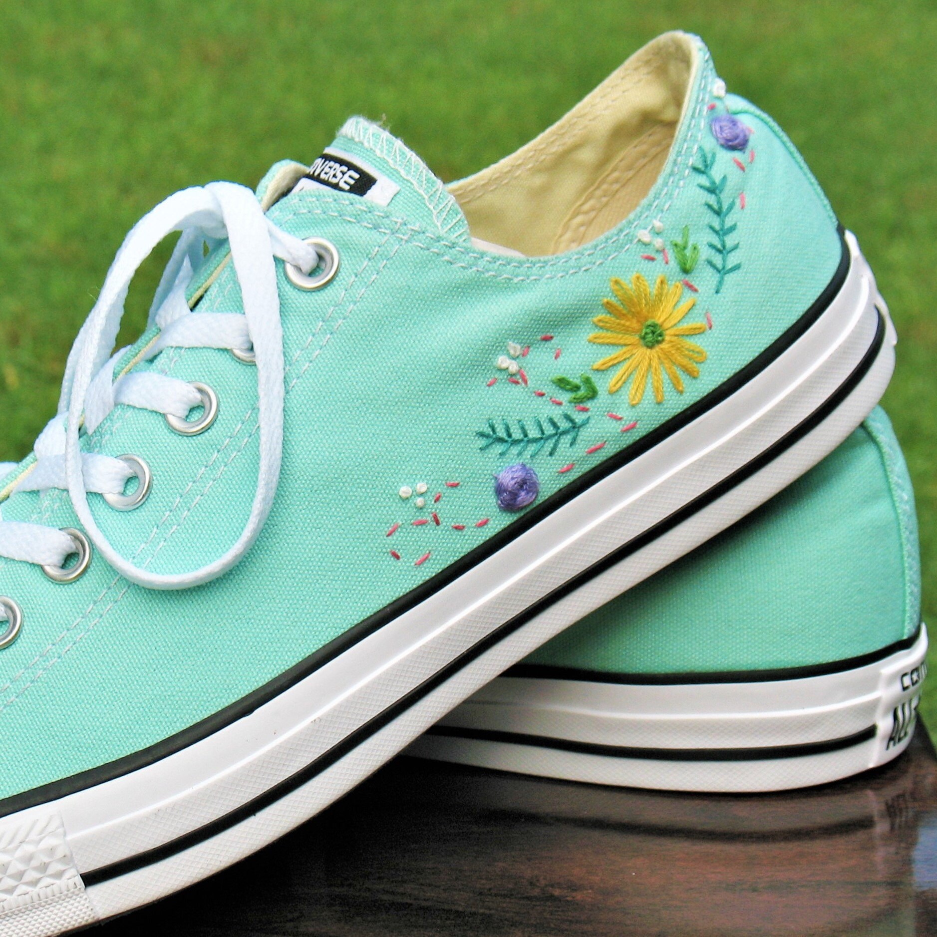 converse lilac embroidered
