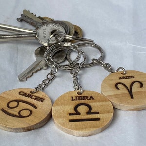 Zodiac Keyring Personalised Custom Zodiac/Horoscope/Starsign Wooden Keyring/Keychain/Key Fob Ideal Gift Present Birthday/Christmas