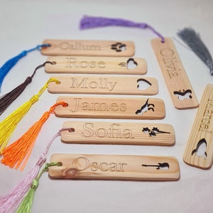 Idée cadeau marque-page en bois personnalisé - N'importe quel nom - Incentive pour étudiant - Cadeau pour les jeunes diplômés/Cadeau pour les élèves - Marque-page pour enfants
