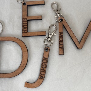 Étiquette de sac porte-clés personnalisée en bois avec nom de lettre - Retour à l'école, étiquettes nominatives, motivation pour enseignant, cadeau élève, remplissage de bas
