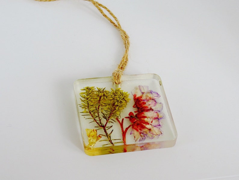 Bergenia Gold Lead Wall Hanging Resin Art Piece Pressed Flower Ornament