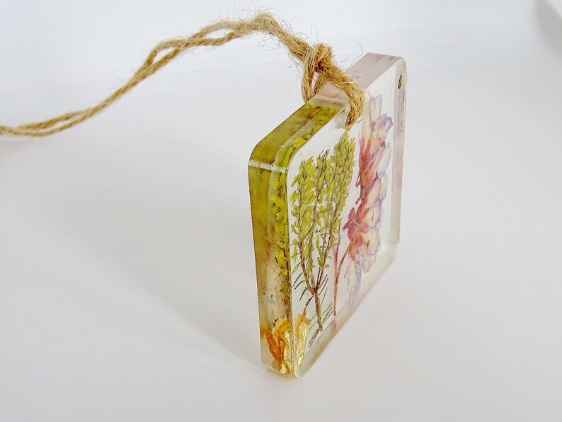 Bergenia Gold Lead Wall Hanging Resin Art Piece Pressed Flower Ornament