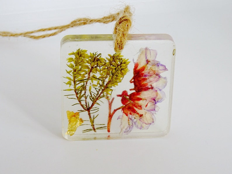 Bergenia Gold Lead Wall Hanging Resin Art Piece Pressed Flower Ornament