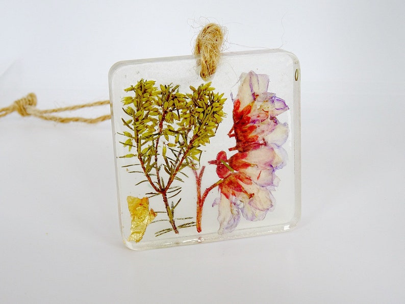 Bergenia Gold Lead Wall Hanging Resin Art Piece Pressed Flower Ornament