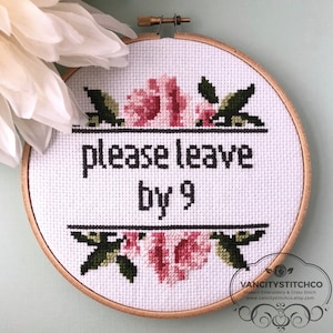 Patrón punto de cruz, Por favor salga antes de las 9, punto de cruz grosero, punto de cruz divertido, punto de cruz moderno, regalo de navidad DIY, regalo de inauguración de la casa