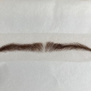 Professionelle Qualität Realistische Mousy Brown Monobrow Augenbrauen Postiche Gesichts Perücke Make-up Film Theater TV