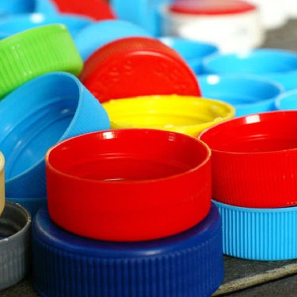 Plastic CAPS, Soda Caps, Colored Lids, Twistoff, CRAFTS, Games, Lot of 100, Assorted Colors, Mixed Sizes,Soda,water,milk,Games-Recycle-Reuse