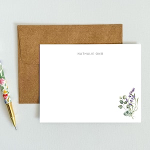 Juego de 12 tarjetas de notas personalizadas / Lindos artículos de papelería listos para regalar / Nombre escrito a mano personalizado / Regalo perfecto para cualquier ocasión / Tallo de lavanda
