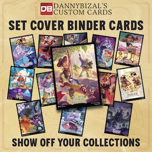 Op de afbeelding: Een verzameling aangepaste kaartspelhoezen met verschillende geanimeerde personages en scènes. De kaarten worden gepresenteerd in een ringbandformaat, met titels als "Wilds Unknown" en "Fabled". De tekst "Show off your collections" is zichtbaar.