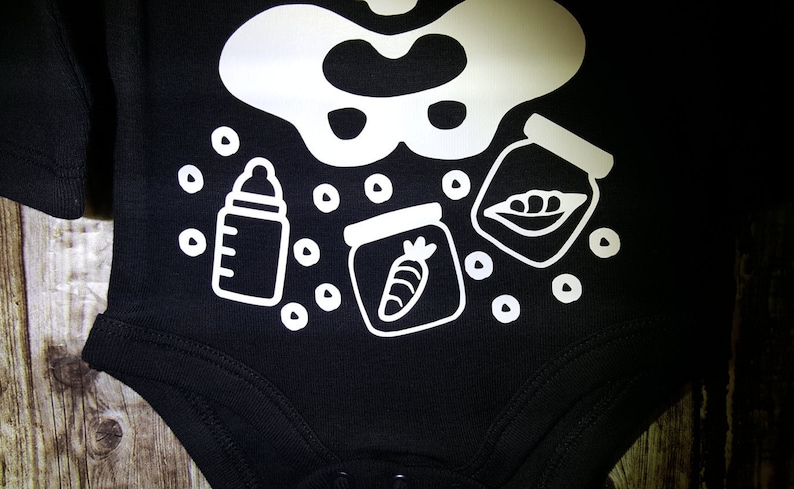 Halloween BabyKostüm Skelett Onesie mit Cheerios, Erbsen und Möhren Langarm Body 1. first Halloween Onesie Qualität Baby Geschenk Bild 3