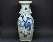 Chinese antiqu blue and white porcelain vase, early 1900s