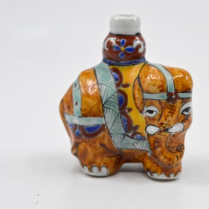 Vintage Chinese porcelain snuff bottle, mid 20th century