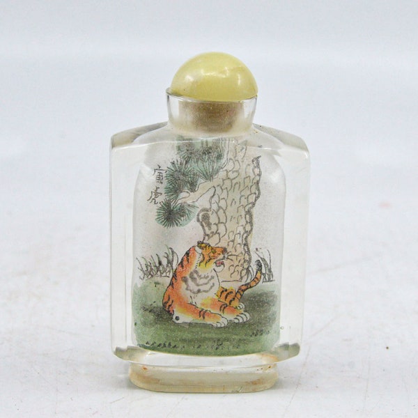 Vintage Chinese , decorative snuff bottle, 3.25 inches tall, 1980s