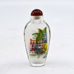 Vintage Chinese , decorative snuff bottle. 3 inches tall, 1980s