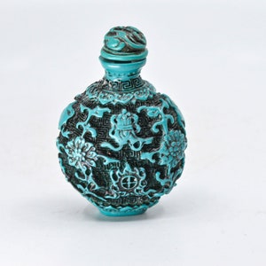 Vintage Chinese resin snuff bottle, 3 inches tall