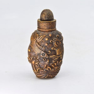Vintage Chinese resin snuff bottle, 3 inches tall