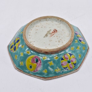 Antique Chinese export , porcelain bowl, 6 inches wide, 1920s