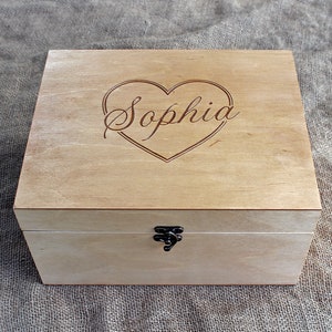 Personalisierte Schmuck-Box, benutzerdefinierte Schmuck-Holz-Box, personalisierte Memory-Box, Geschenk für sie, gravierte Name