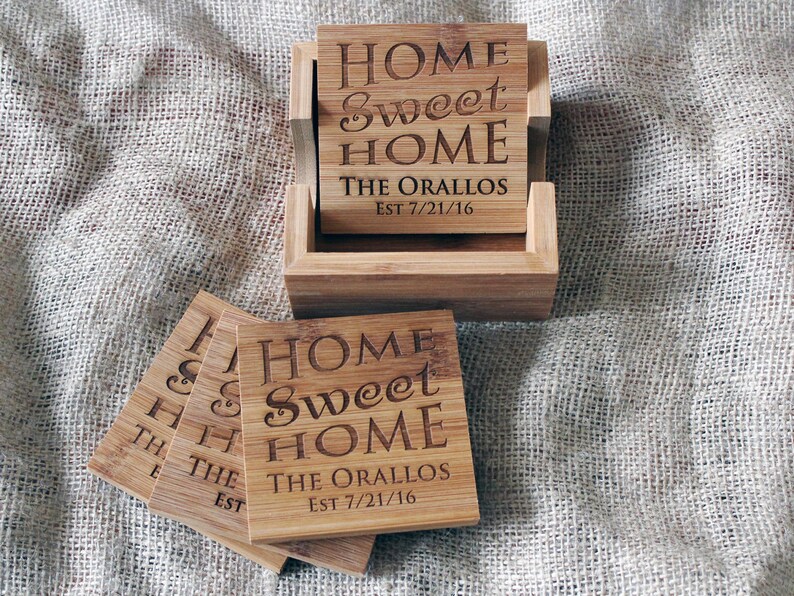 Set of four custom engraved bamboo coasters Home Sweet Home, Couple gift imagem 3