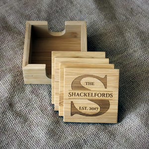 Posavasos de bambú personalizados con monograma y nombre grabados / Regalo personalizado para bodas o aniversarios imagen 7