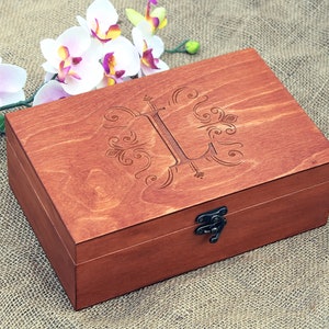 Personalisierte Monogramm-Box, Monogramm-Holzbox, Monogramm-Schmuckkästchen, individuelles Geschenk für sie, Monogrammiertes Geschenk für ihn