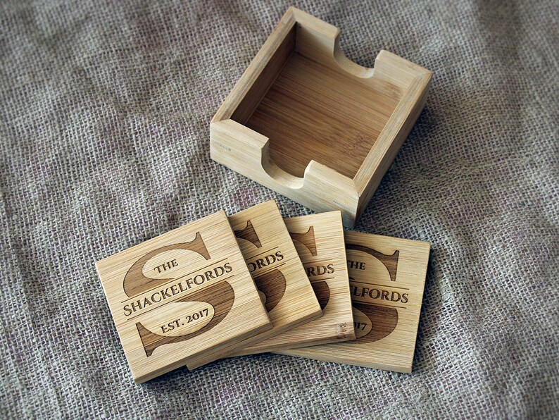 Posavasos de bambú personalizados con monograma y nombre grabados / Regalo personalizado para bodas o aniversarios imagen 6