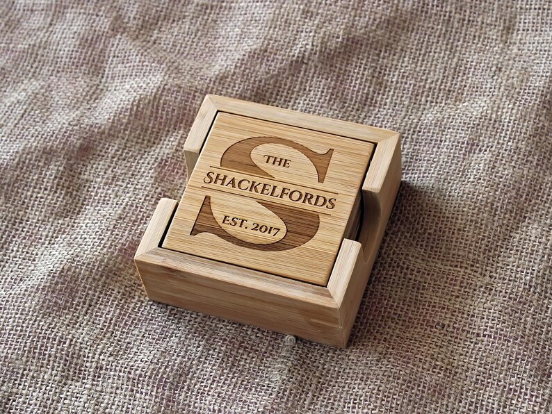 Posavasos de bambú personalizados con monograma y nombre grabados / Regalo personalizado para bodas o aniversarios imagen 5