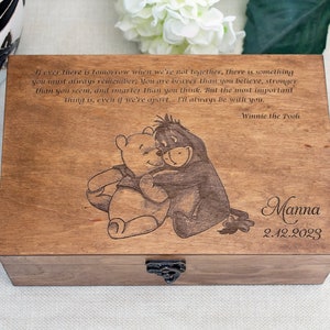 Cita de Winnie the Pooh en caja de madera, Caja de recuerdos personalizada con dicho personalizado, Winnie y Eeyore en caja de memoria