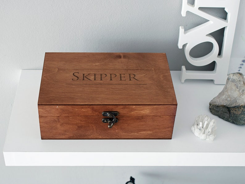 Personalized wooden box with engraved name, Custom keepsake box, Personalized pet urn image 3