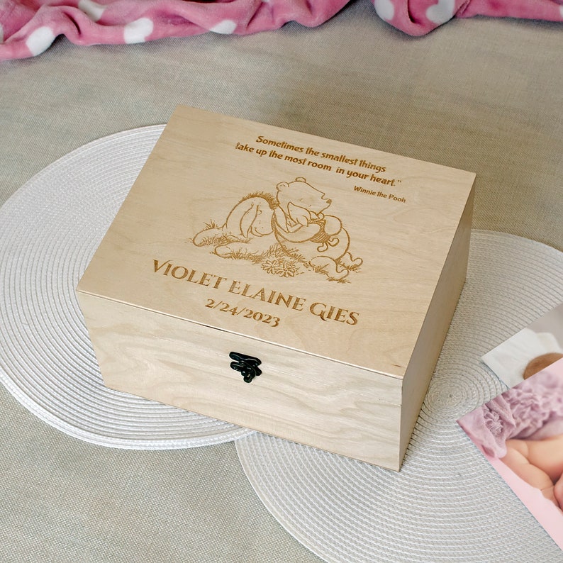 Cita de Winnie the Pooh en la caja de memoria del bebé, caja de recuerdos personalizada con dicho personalizado, Winnie, Piglet y Eeyoree en caja de madera imagen 3