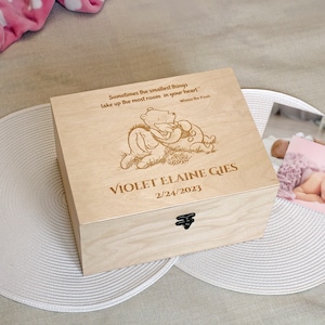 Cita de Winnie the Pooh en la caja de memoria del bebé, caja de recuerdos personalizada con dicho personalizado, Winnie, Piglet y Eeyoree en caja de madera imagen 2