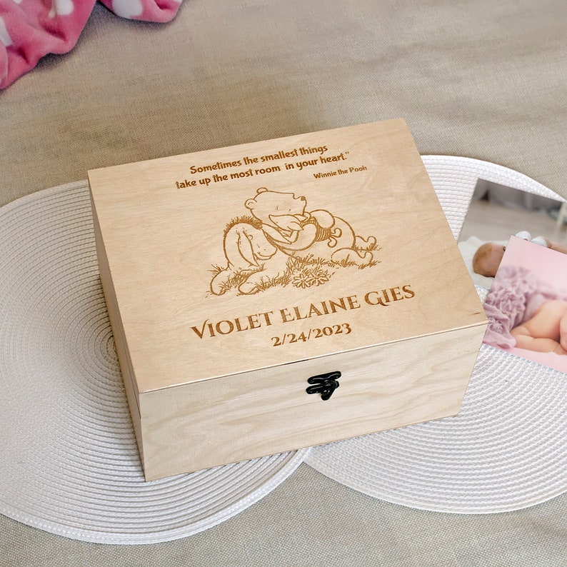 Cita de Winnie the Pooh en la caja de memoria del bebé, caja de recuerdos personalizada con dicho personalizado, Winnie, Piglet y Eeyoree en caja de madera imagen 2