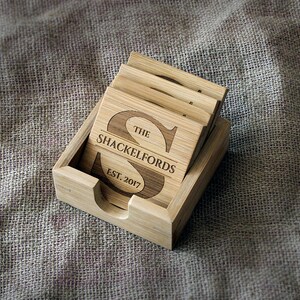 Posavasos de bambú personalizados con monograma y nombre grabados / Regalo personalizado para bodas o aniversarios imagen 4