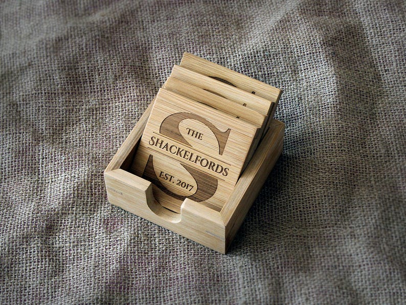 Posavasos de bambú personalizados con monograma y nombre grabados / Regalo personalizado para bodas o aniversarios imagen 4