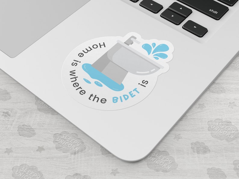 Sticker Home is Where the Bidet Is, sticker toilet, sticker voor volwassenen, humorsticker voor volwassenen, cadeau voor reizigers, waterbestendige sticker voor waterfles afbeelding 2
