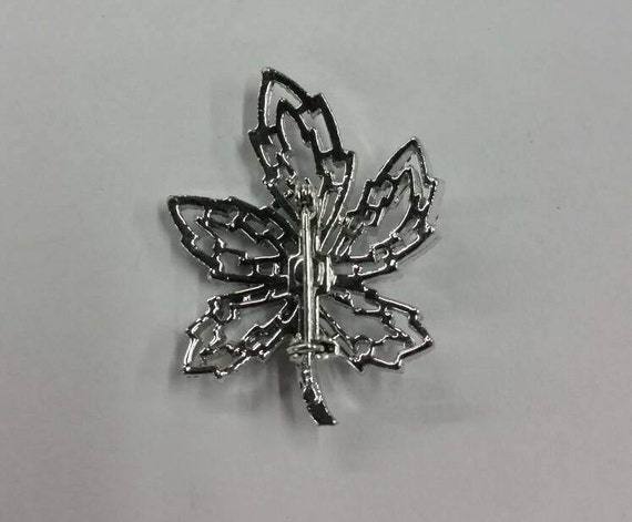 Silver maple  leaf brooch - image 3