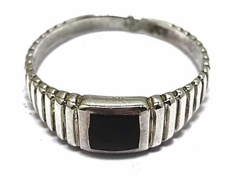 Black onyx ring for women or men, set in 925 silver, vintage ring